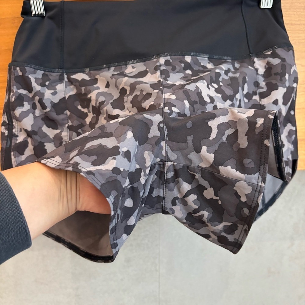 ATHLETA RUNNING FREE‎ SHORT 3.5 - Picture 3 of 10